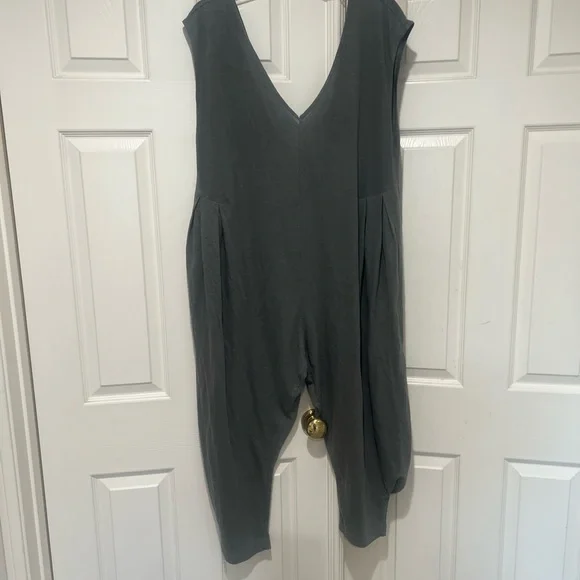 Free People gray Jumpsuit Beach Sleeveless Oversized Summer Casual pockets Sz M - Picture 3 of 9